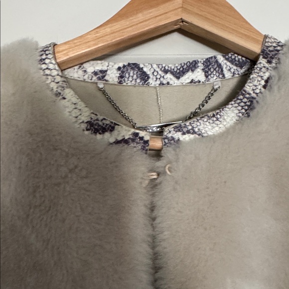 Stunning grey/taupe lamb shearling reversible coat. Size M NWOT - Picture 2 of 7